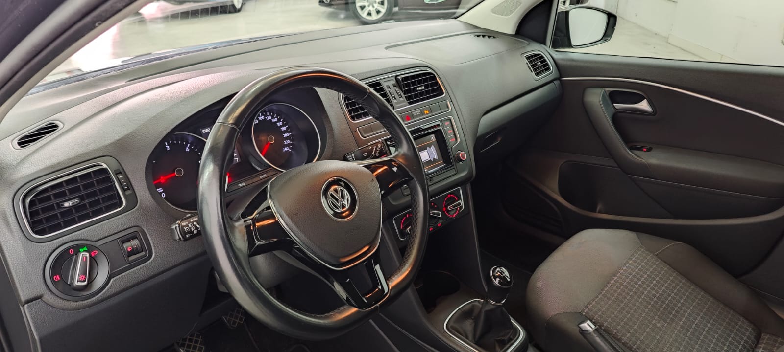 VOLKSWAGEN POLO 6 VOLKSWAGEN POLO