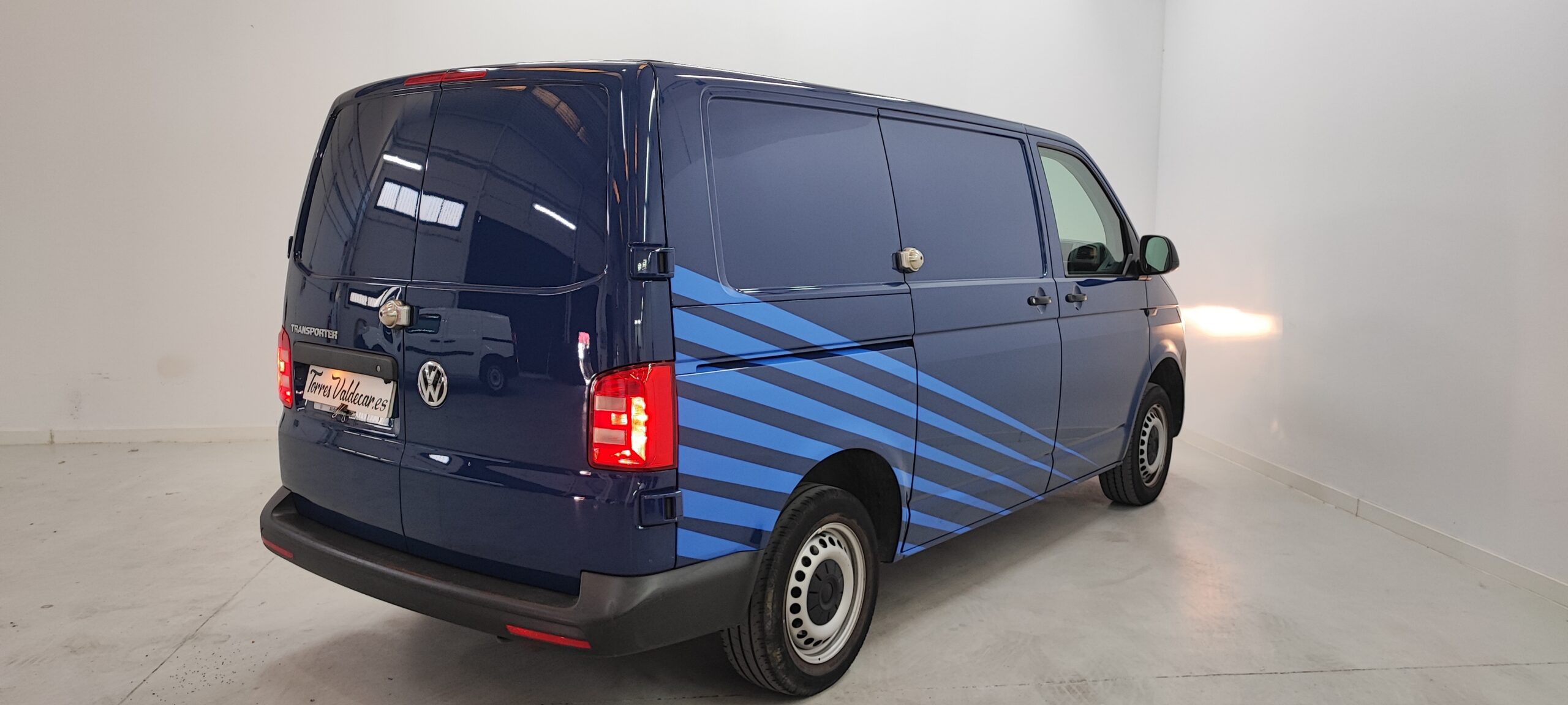 2 Volkswagen Transporter